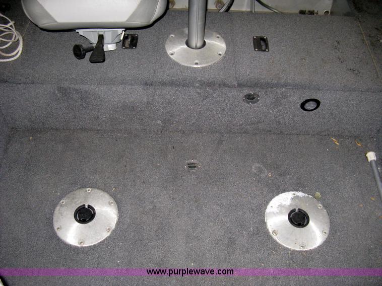 image for item 8208 2006 Alumacraft Dominator Sport 175 utility/fishing boat