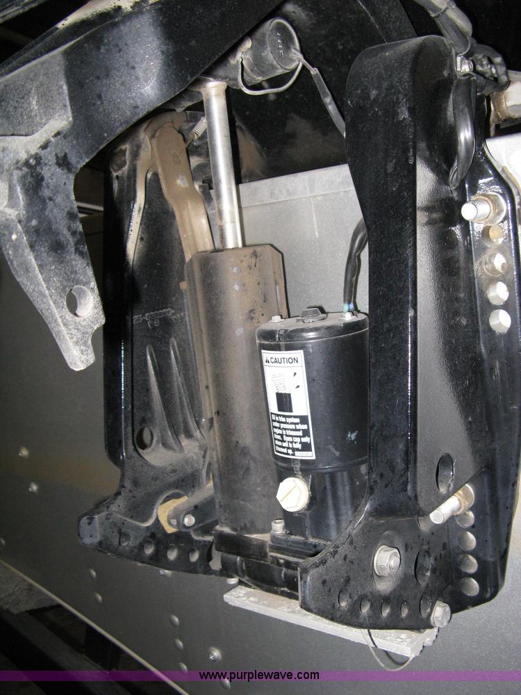 image for item 8208 2006 Alumacraft Dominator Sport 175 utility/fishing boat