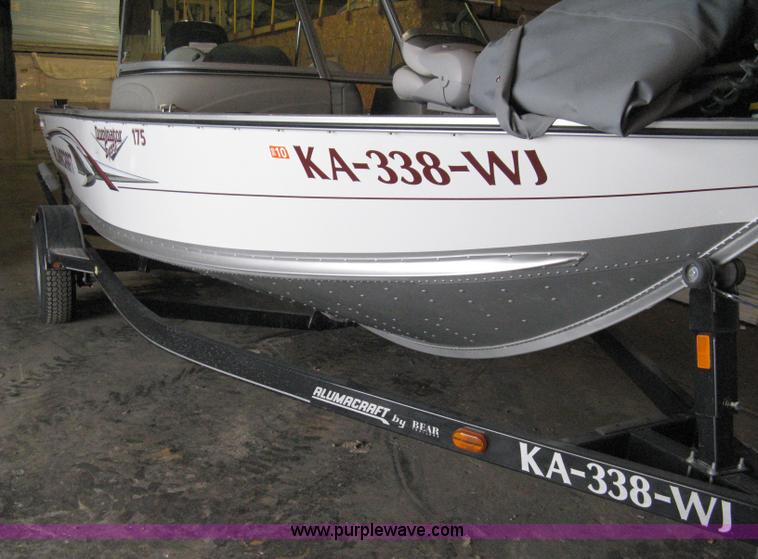 image for item 8208 2006 Alumacraft Dominator Sport 175 utility/fishing boat