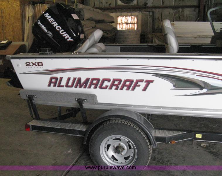image for item 8208 2006 Alumacraft Dominator Sport 175 utility/fishing boat