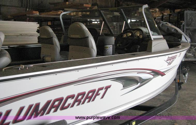 image for item 8208 2006 Alumacraft Dominator Sport 175 utility/fishing boat
