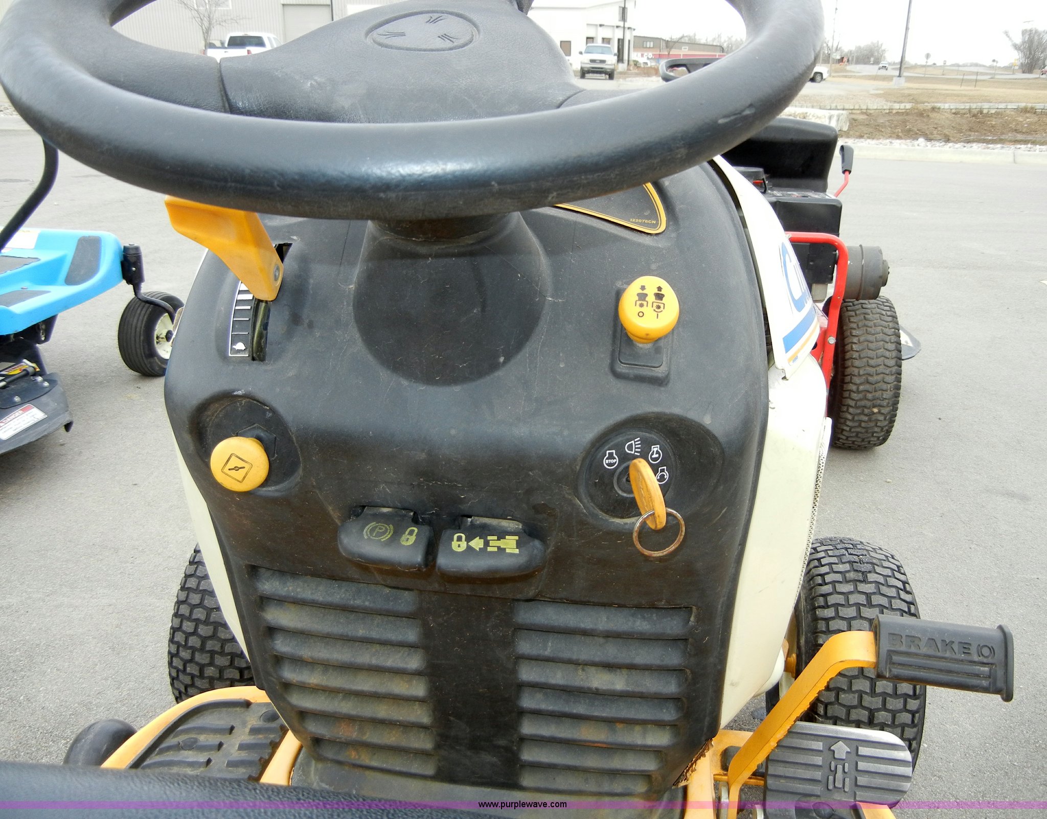 Cub Cadet 1527 lawn tractor in Manhattan, KS Item 1337 sold Purple Wave