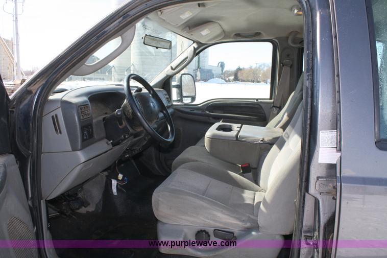 image for item 4828 2004 Ford F450 XLT Super Duty crew cab pickup truck