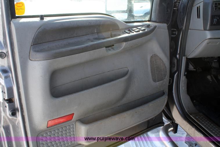 image for item 4828 2004 Ford F450 XLT Super Duty crew cab pickup truck