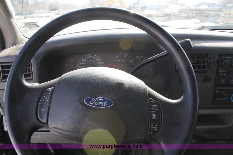 image for item 4828 2004 Ford F450 XLT Super Duty crew cab pickup truck