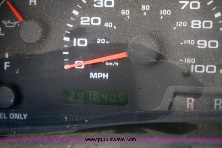 image for item 4828 2004 Ford F450 XLT Super Duty crew cab pickup truck