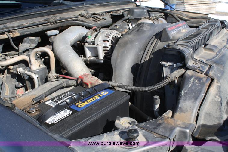 image for item 4828 2004 Ford F450 XLT Super Duty crew cab pickup truck