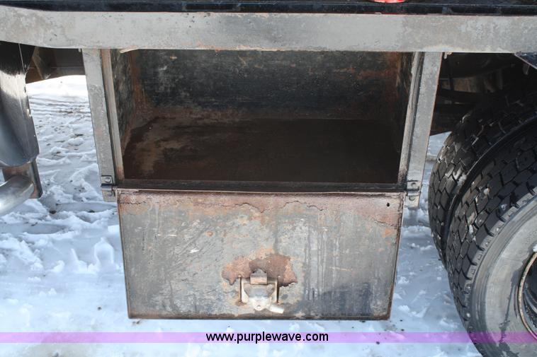 image for item 4828 2004 Ford F450 XLT Super Duty crew cab pickup truck