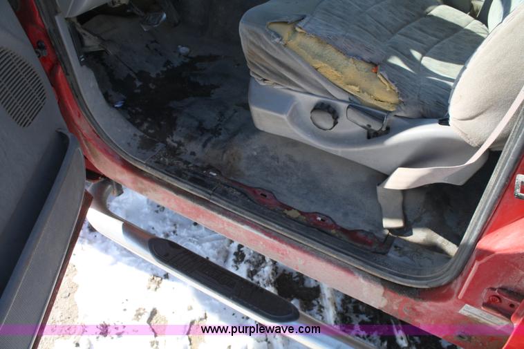 image for item 4830 2000 Ford F350 XLT Super Duty crew cab pickup truck