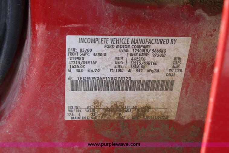 image for item 4830 2000 Ford F350 XLT Super Duty crew cab pickup truck