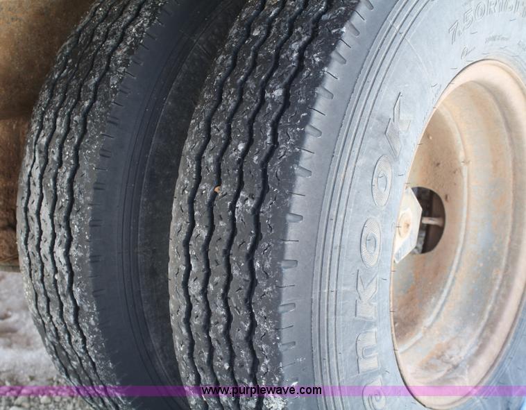 image for item 4834 1997 Maverick goose neck trailer