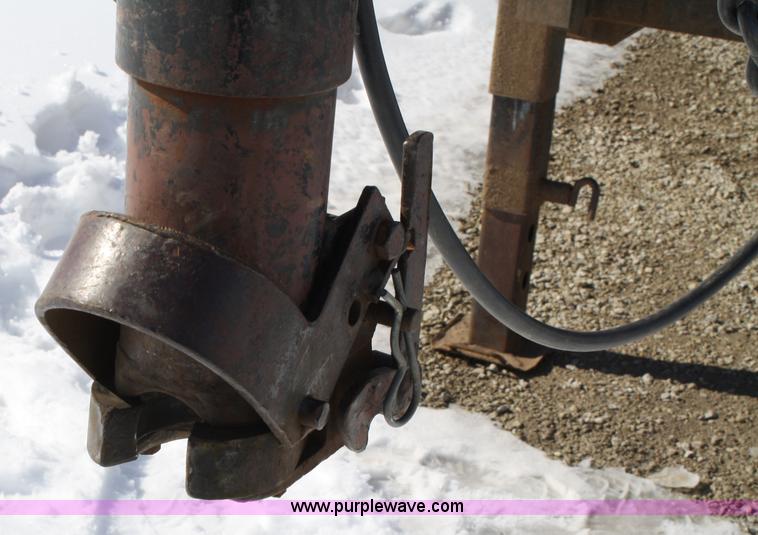 image for item 4834 1997 Maverick goose neck trailer