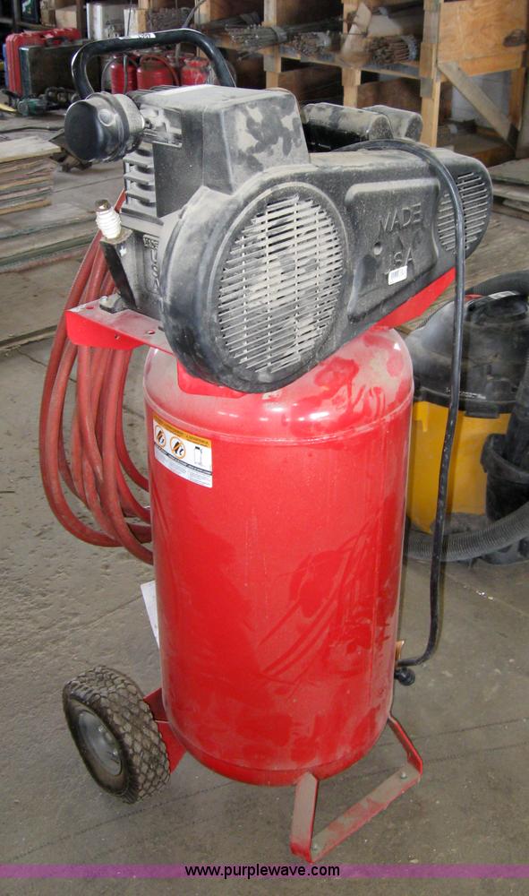 image for item 4867 Husky Pro 26 gallon air compressor