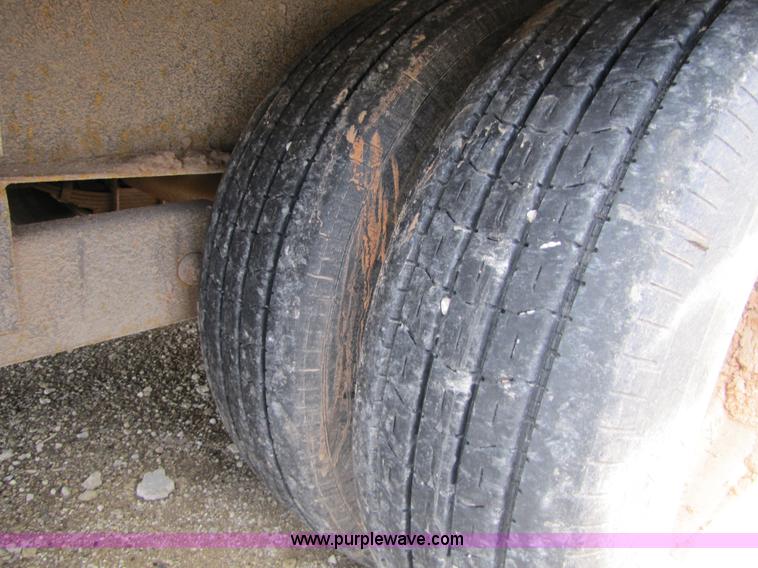 image for item 5123 2006 Hillsboro goose neck trailer