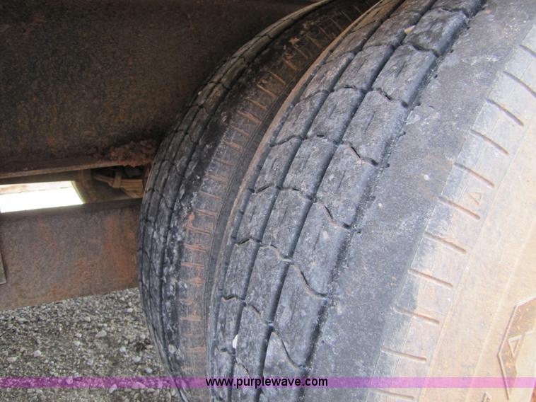 image for item 5123 2006 Hillsboro goose neck trailer