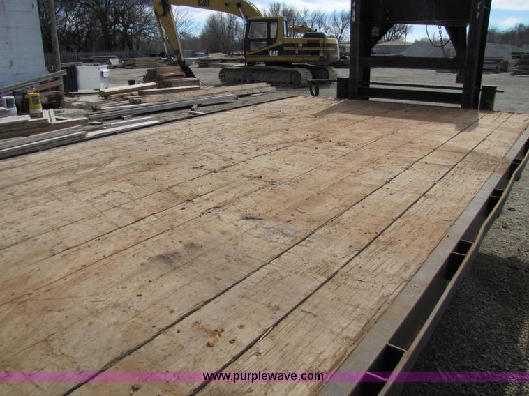 image for item 5123 2006 Hillsboro goose neck trailer