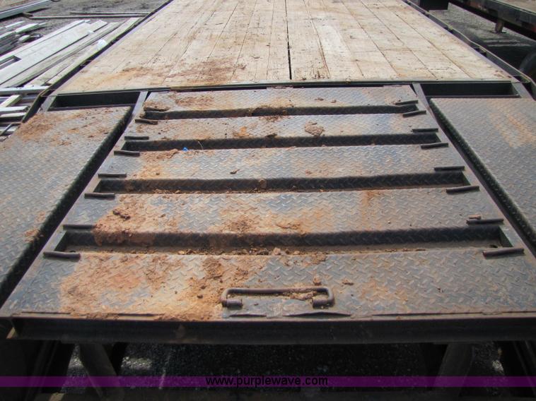 image for item 5123 2006 Hillsboro goose neck trailer