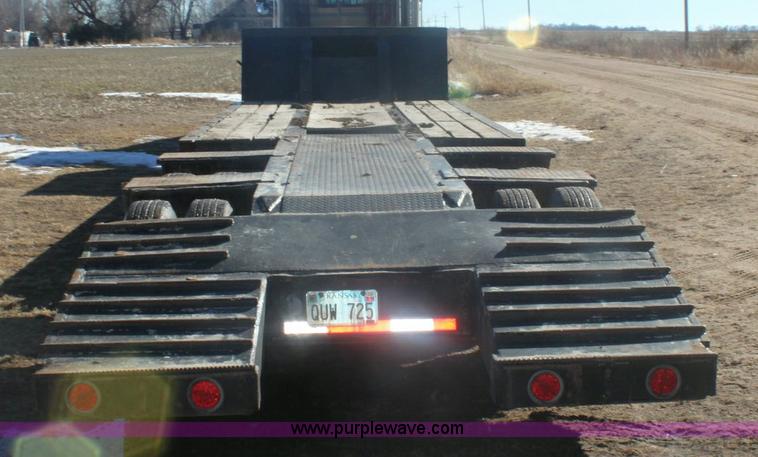 image for item 6493 1976 Hyster 42' triple axle trailer