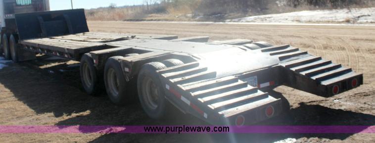 image for item 6493 1976 Hyster 42' triple axle trailer