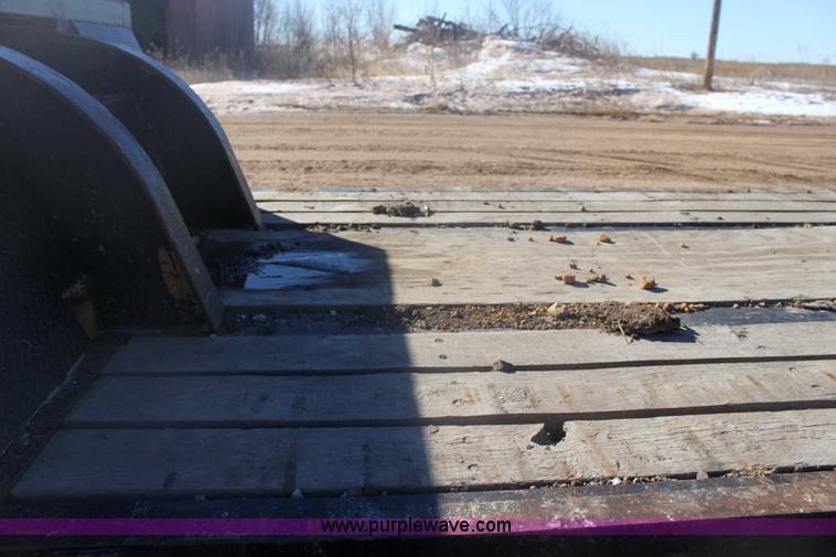 image for item 6493 1976 Hyster 42' triple axle trailer