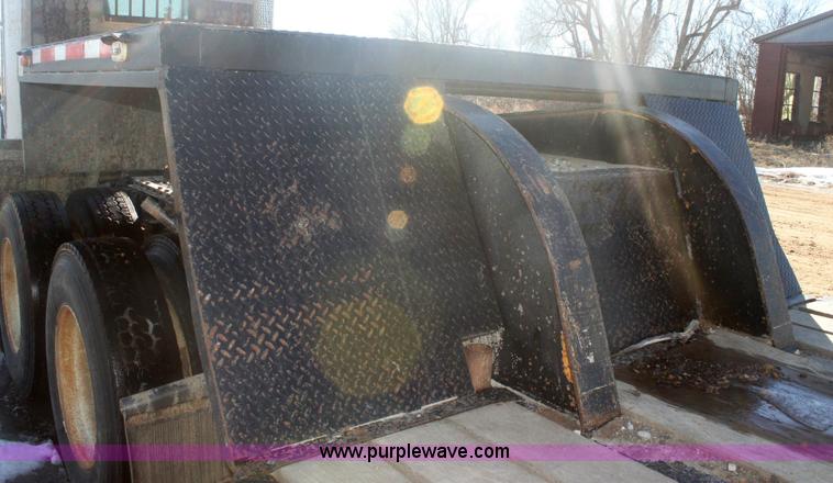 image for item 6493 1976 Hyster 42' triple axle trailer