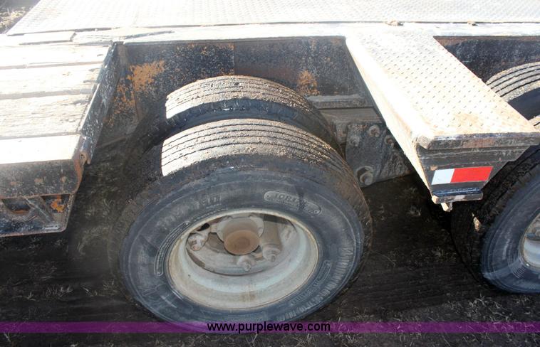 image for item 6493 1976 Hyster 42' triple axle trailer