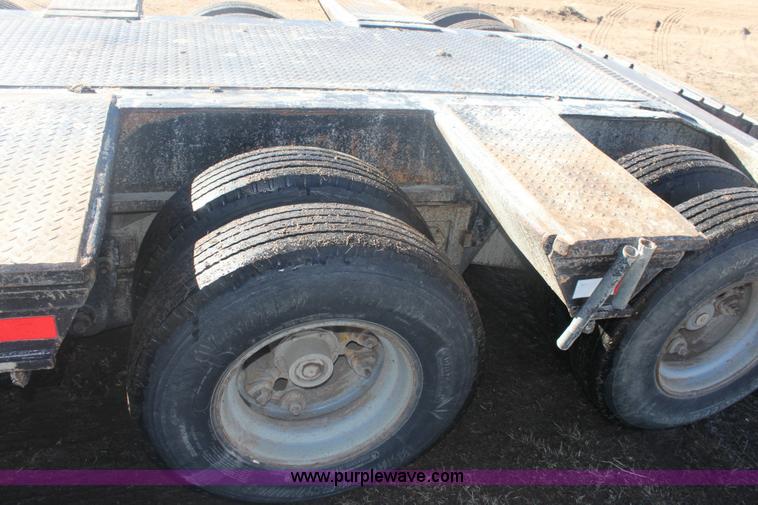 image for item 6493 1976 Hyster 42' triple axle trailer