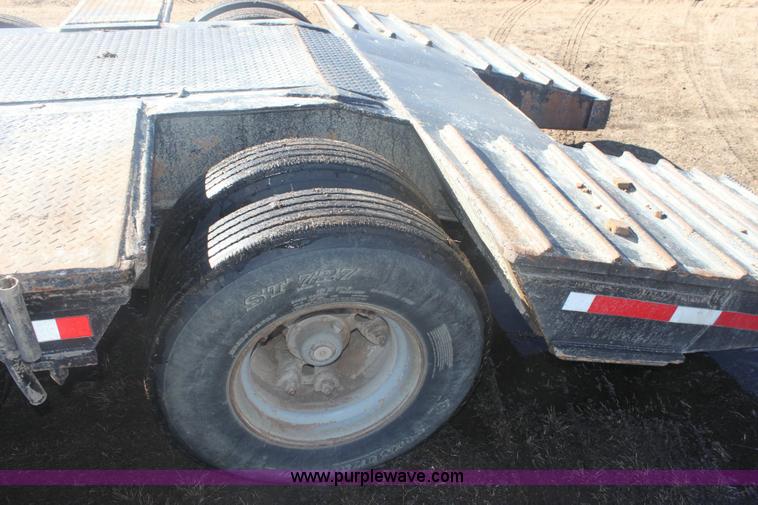 image for item 6493 1976 Hyster 42' triple axle trailer