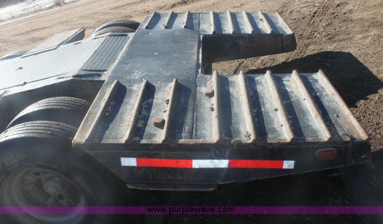 image for item 6493 1976 Hyster 42' triple axle trailer