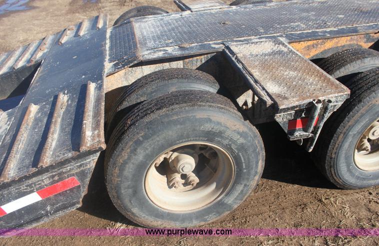 image for item 6493 1976 Hyster 42' triple axle trailer