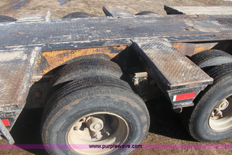 image for item 6493 1976 Hyster 42' triple axle trailer