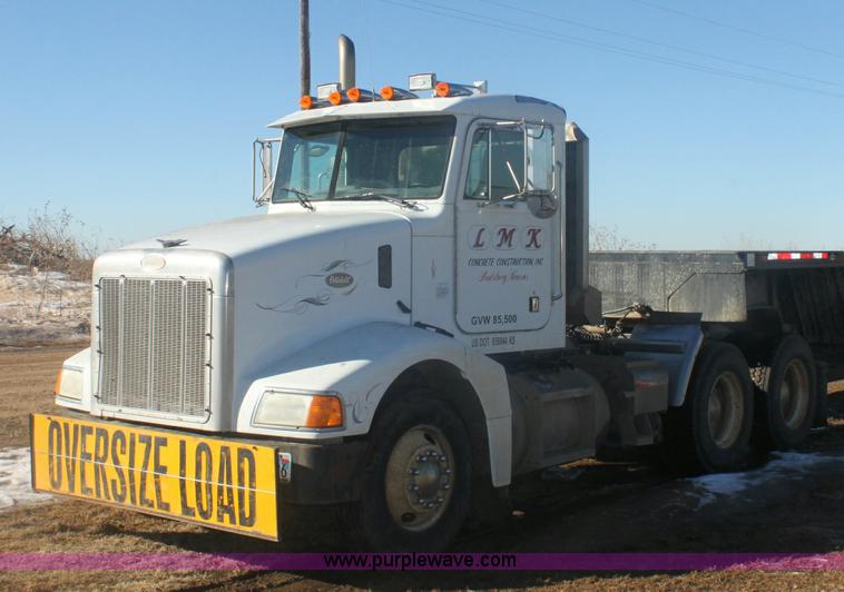image for item 6494 1996 Peterbilt 385 semi truck