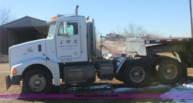 image for item 6494 1996 Peterbilt 385 semi truck