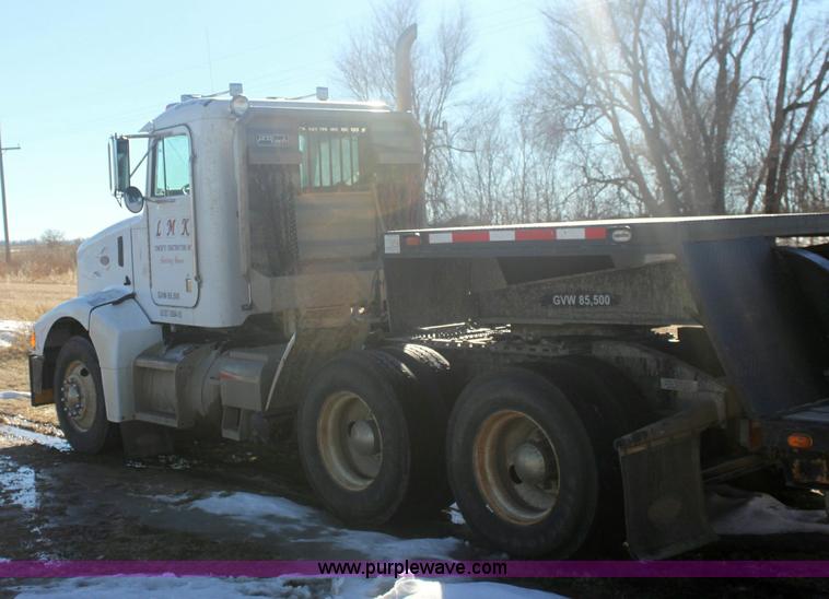 image for item 6494 1996 Peterbilt 385 semi truck
