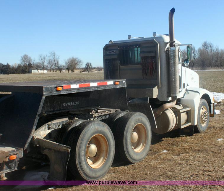 image for item 6494 1996 Peterbilt 385 semi truck