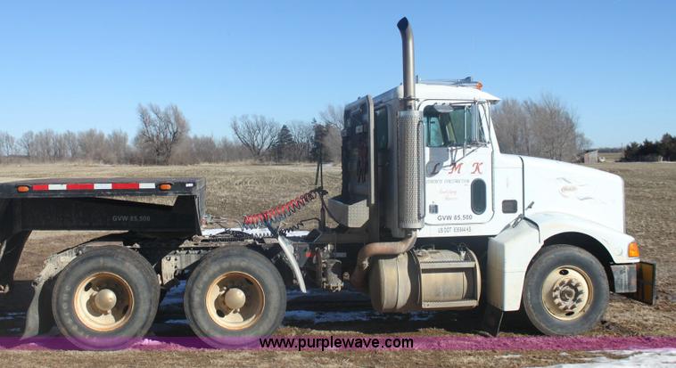 image for item 6494 1996 Peterbilt 385 semi truck