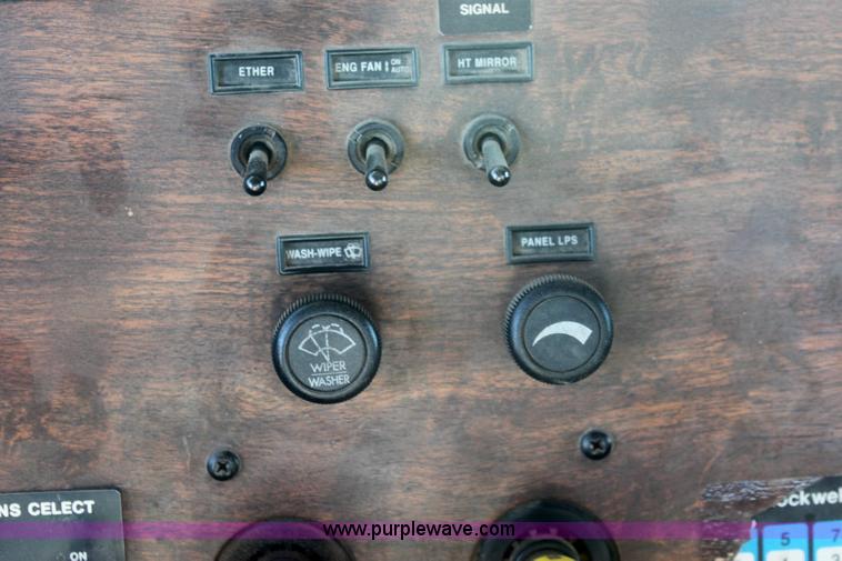 image for item 6494 1996 Peterbilt 385 semi truck