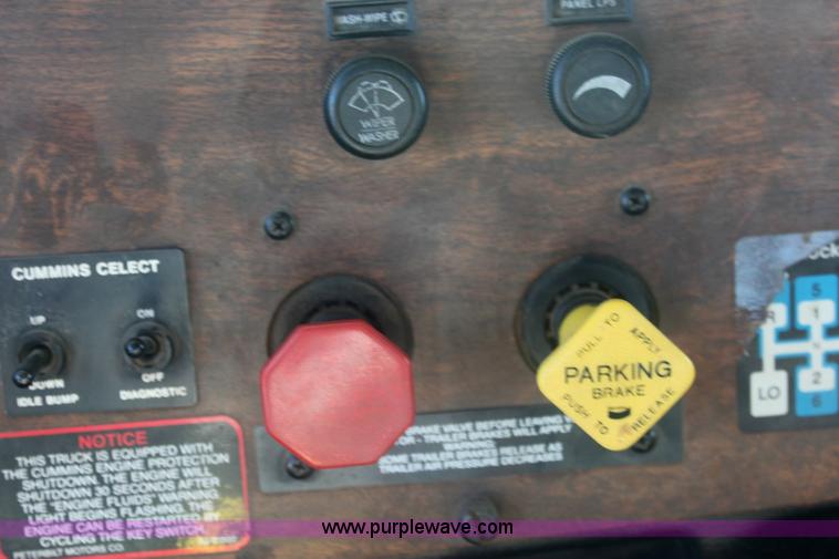 image for item 6494 1996 Peterbilt 385 semi truck