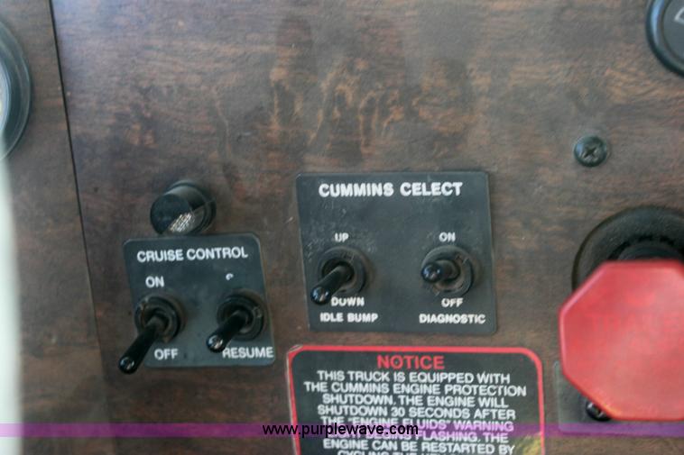 image for item 6494 1996 Peterbilt 385 semi truck