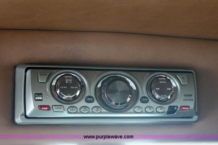 image for item 6494 1996 Peterbilt 385 semi truck