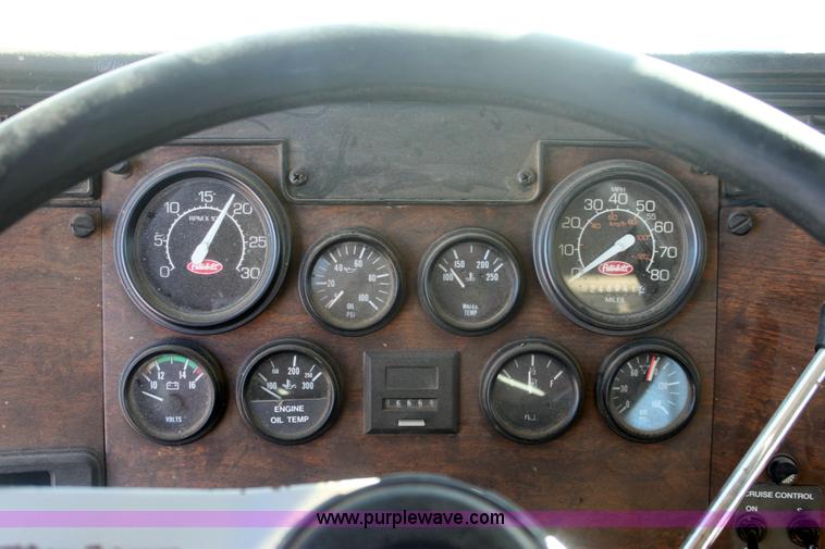 image for item 6494 1996 Peterbilt 385 semi truck