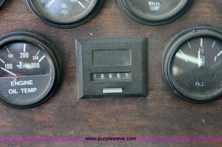 image for item 6494 1996 Peterbilt 385 semi truck