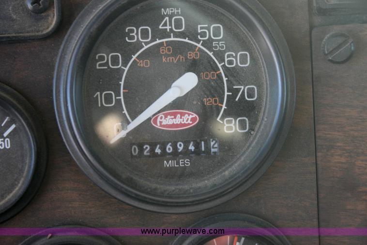 image for item 6494 1996 Peterbilt 385 semi truck