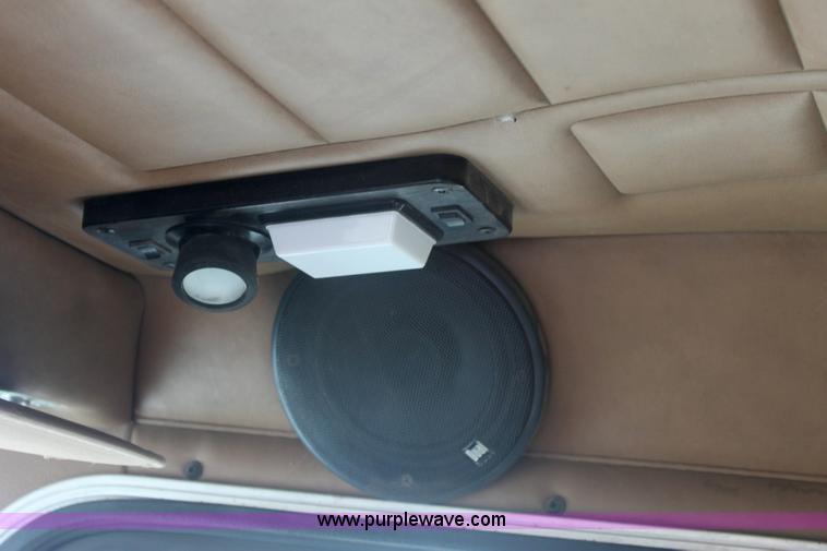 image for item 6494 1996 Peterbilt 385 semi truck