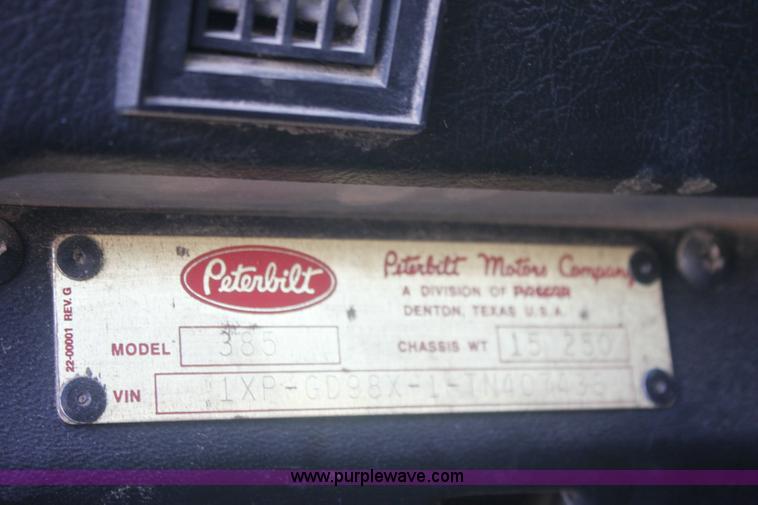 image for item 6494 1996 Peterbilt 385 semi truck