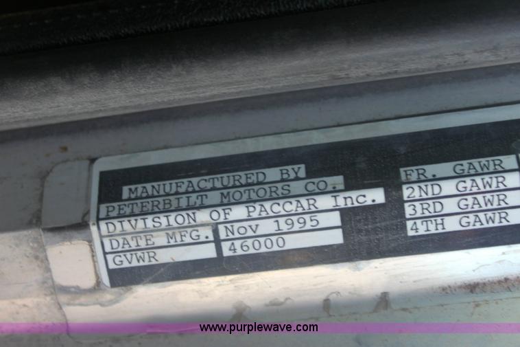 image for item 6494 1996 Peterbilt 385 semi truck