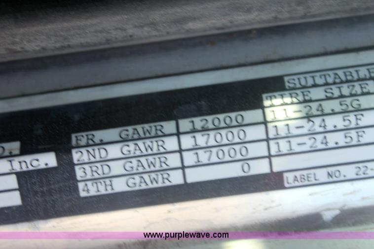 image for item 6494 1996 Peterbilt 385 semi truck