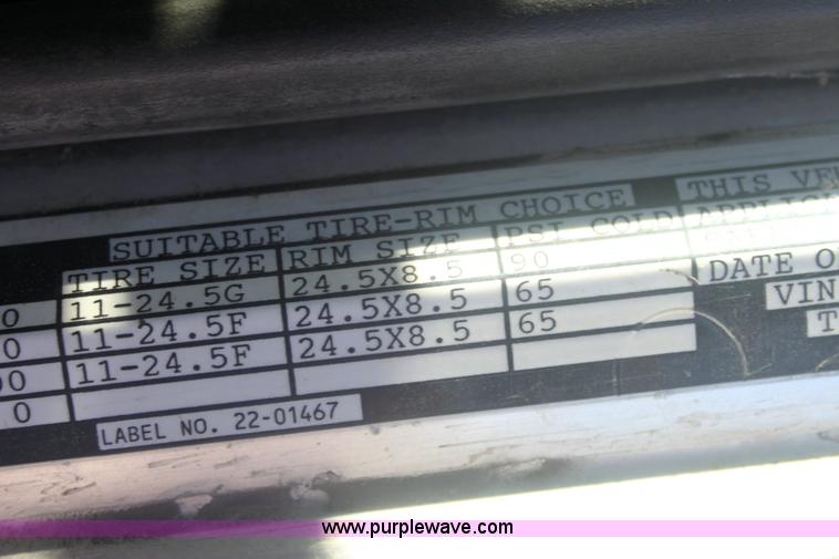 image for item 6494 1996 Peterbilt 385 semi truck