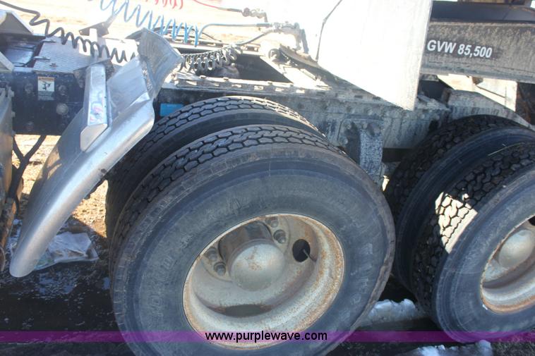 image for item 6494 1996 Peterbilt 385 semi truck