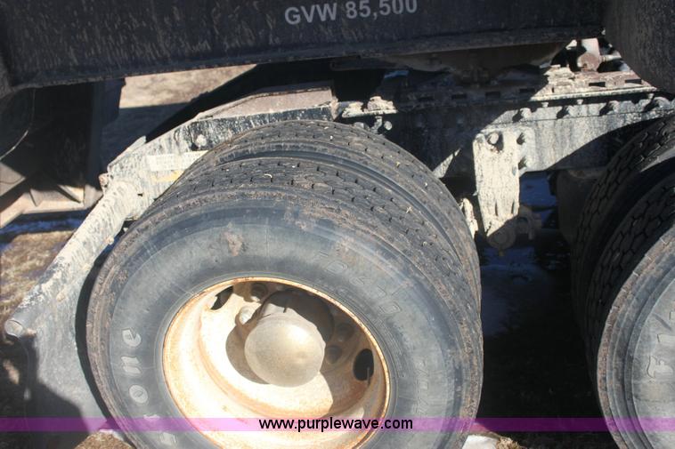 image for item 6494 1996 Peterbilt 385 semi truck